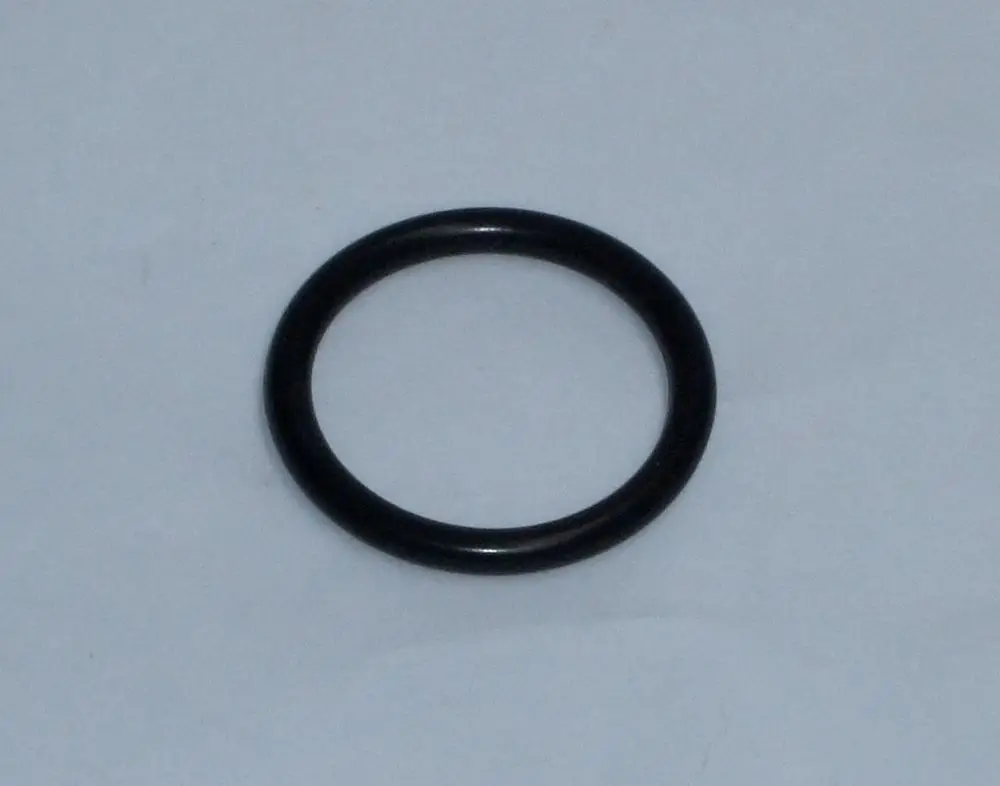 Schwarzer O-Ring auf hellem Hintergrund, geeignet für Anwendungen von Daikin, möglicherweise in Kühlsystemen oder ähnlichem Bereich eingesetzt.